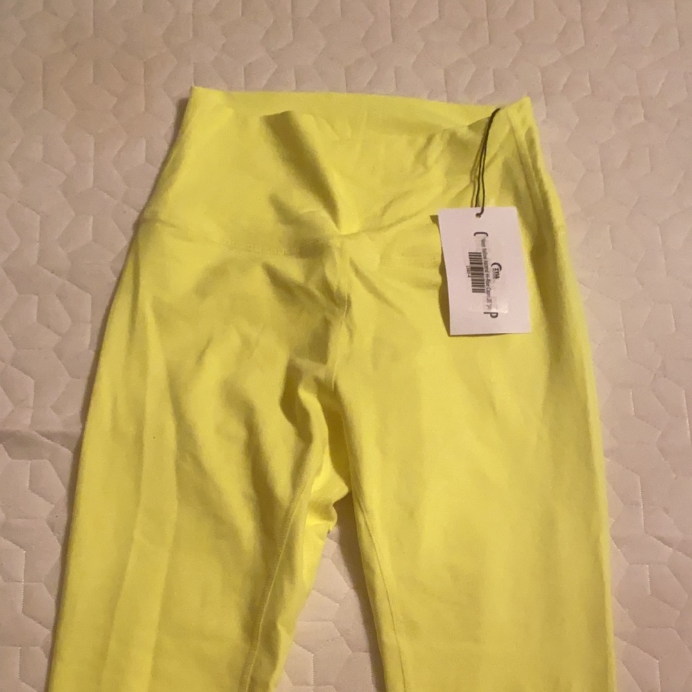 Zyia Neon Yellow Ascend capris